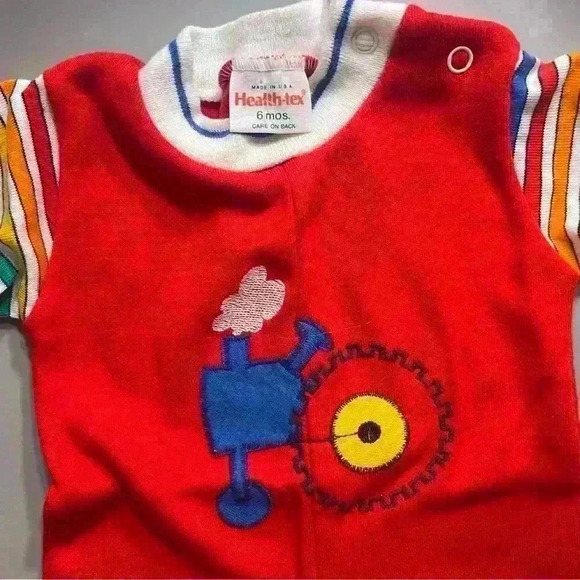 Vintage made in the USA baby boy red size 6 months embroidered rainbow one piece - Picture 2 of 3